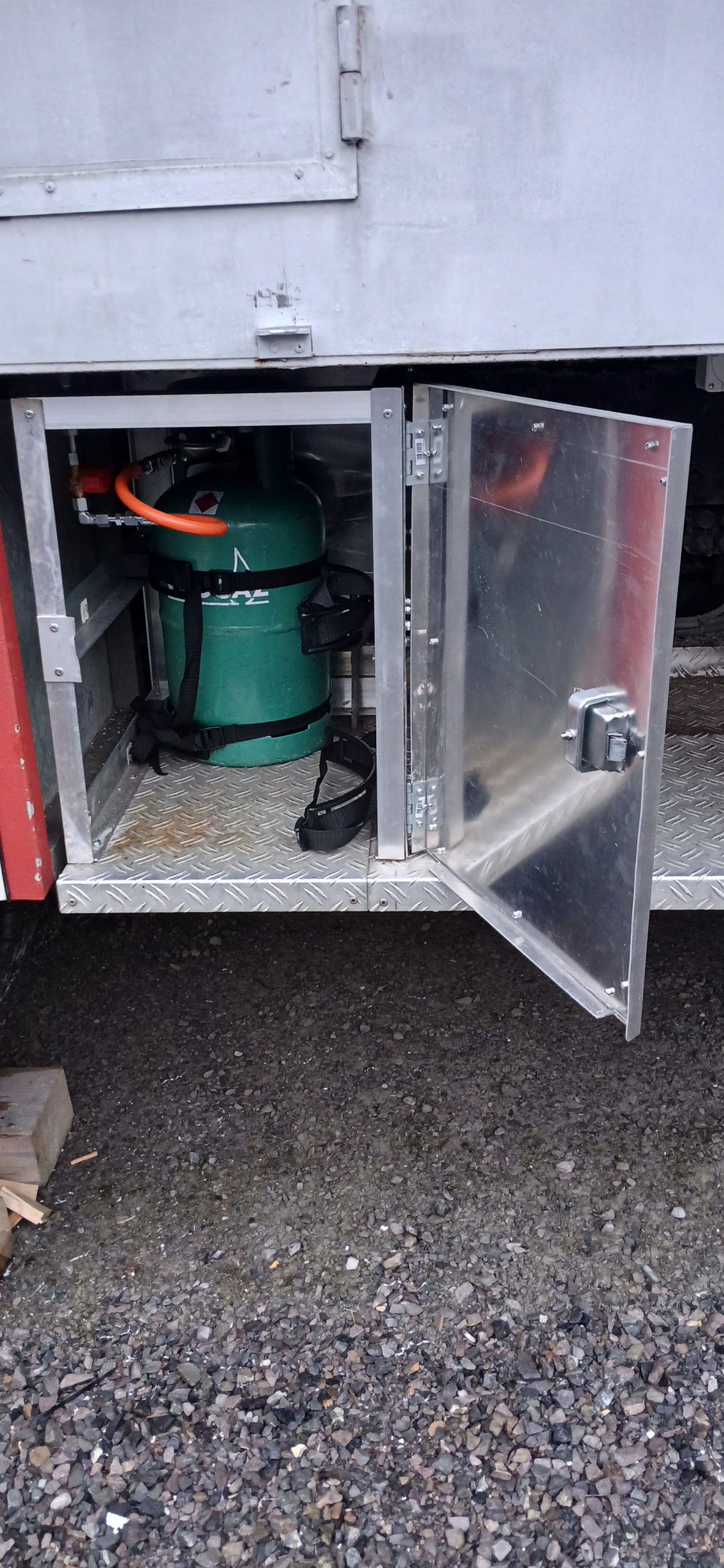 2026-02-12-17.32.34-scaled WOODY - Coffret gaz